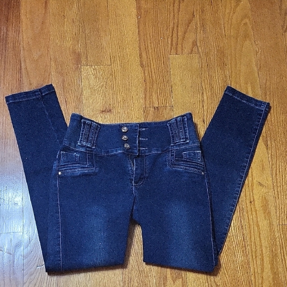 Women's Colombian skinny jeans. Stretchy